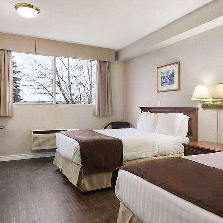 Days Inn By Wyndham Броквил Екстериор снимка