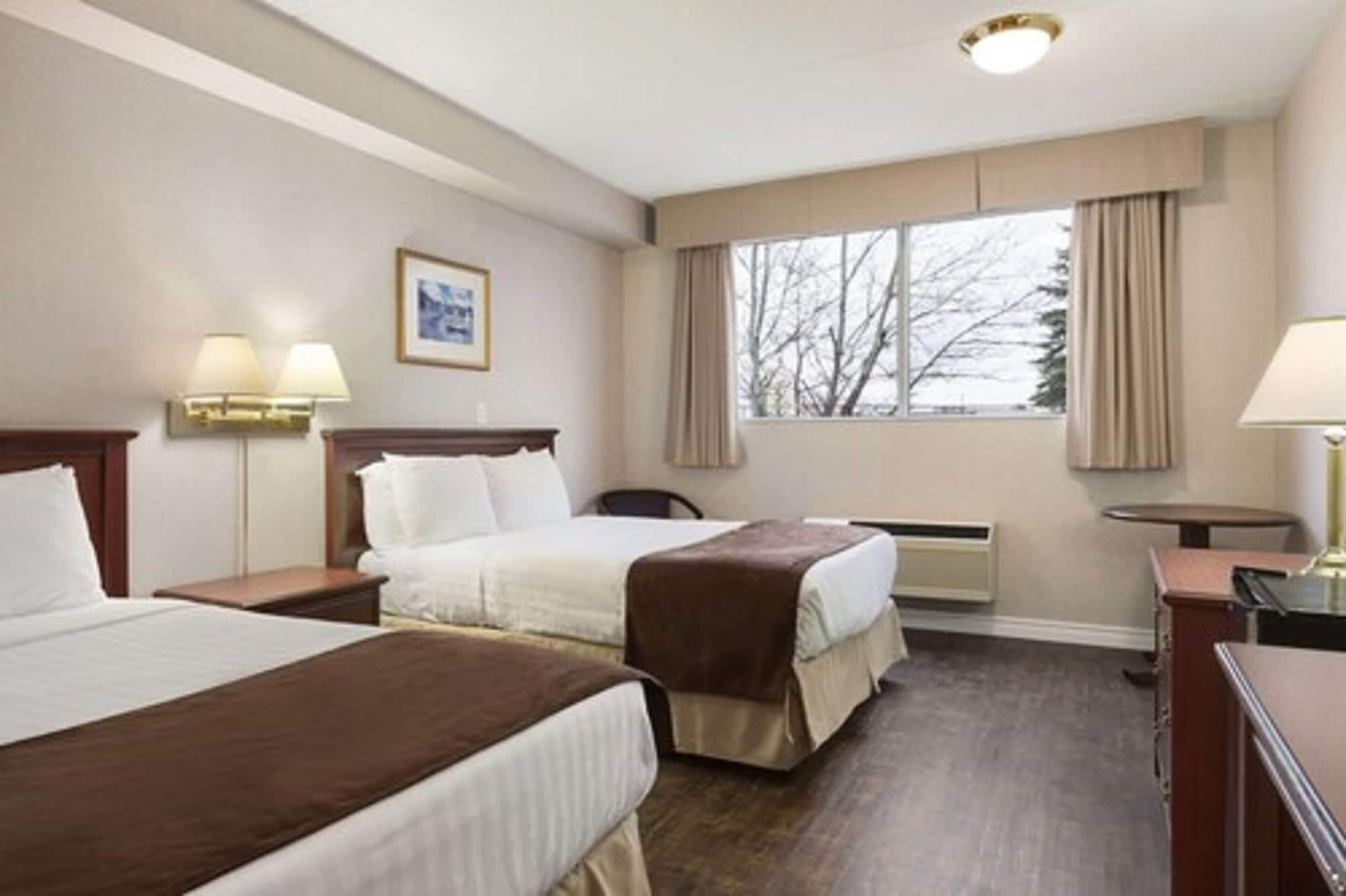 Days Inn By Wyndham Броквил Екстериор снимка